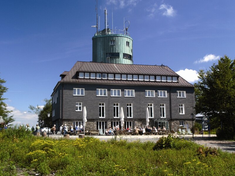 Gipfel des Kahler Asten mit Astenturm im Sauerland