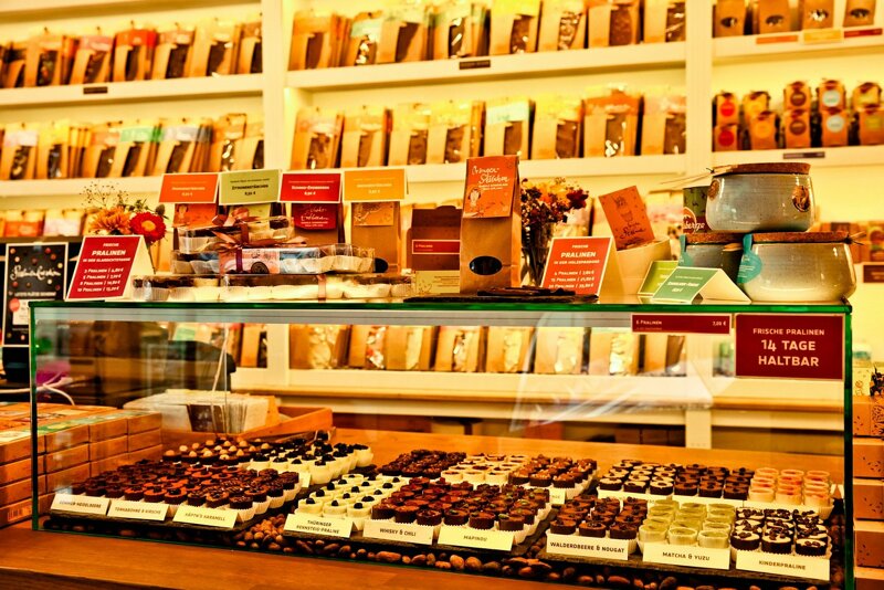 nostalgische Theke im Goldhelm-Laden