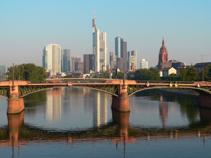 Brücke und Skyline
