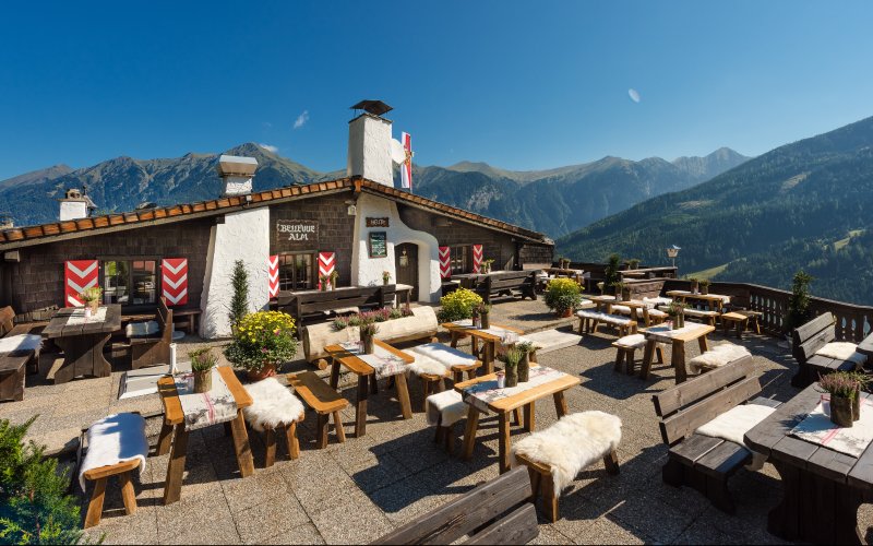 MONDI Bellevue Alm Gastein Außenbereich Terrasse