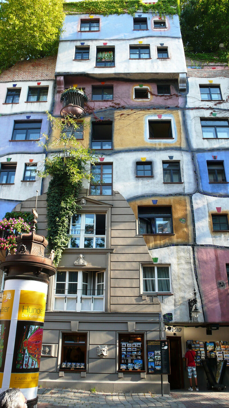 Hundertwasser-Architektur – farbenfrohes Design von Friedensreich Hundertwasser