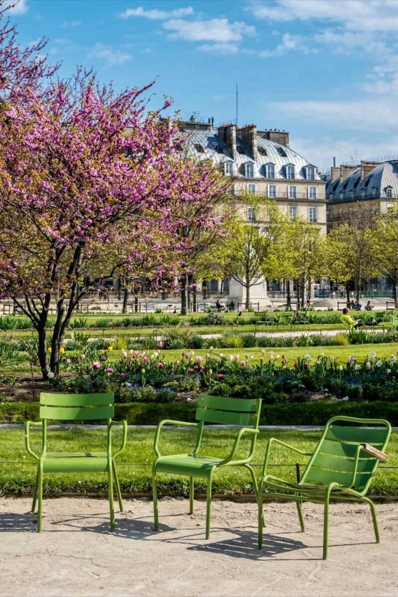 Bateaux Parisiens auf der Seine in Paris