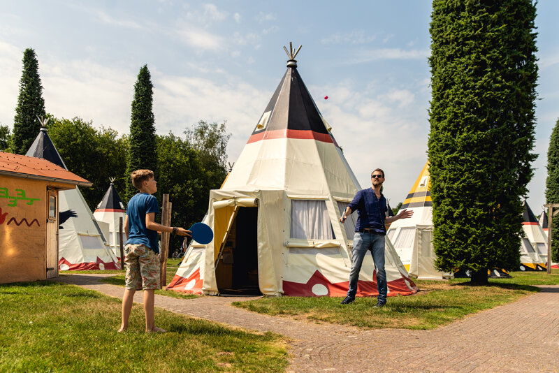 Wigwam Deluxe buiten vader zoon