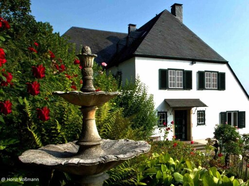 Konrad-Adenauer-Haus  &  Café Profittlich