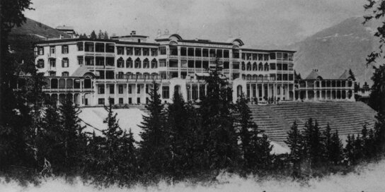 Historisches Bild des Hotels auf der Schatzalp von 1900