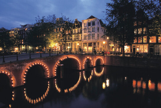 Gracht bei Nacht
