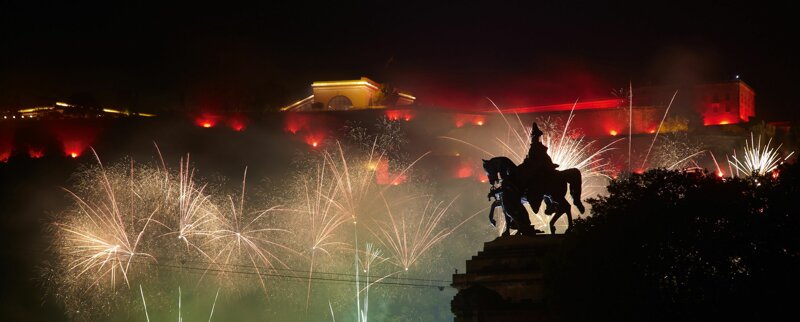 Feuerwerk über dem Rhein