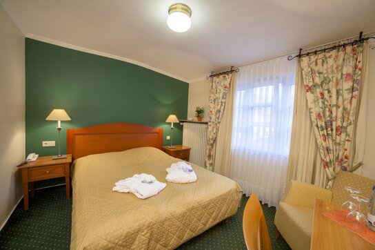 Zimmer -Standard-Doppelzimmer c Hotel zur post