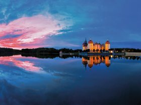 Schloss Moritzburg am Abend c Schlösserland Sachsen Kopie