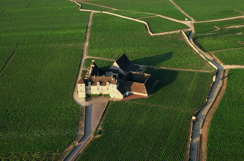 Château du Clos de Vougeot in Burgund – UNESCO-Welterbe Weinberge