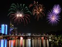 Sommer-Highlight mit Fest, Feuerwerk und Schiff