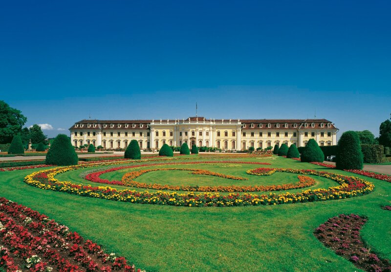 Schloss Ludwigsburg mit Blühendem Barock – beliebtes Ausflugsziel beim Reisen nach Korntal-Münchingen