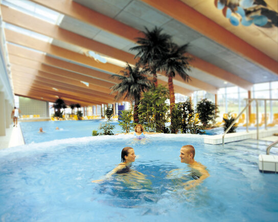 Lohengrintherme Becken c Therme