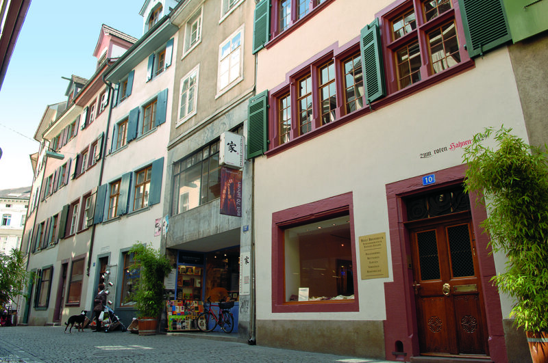 Blick auf die Basler Altstadt mit Marktplatz und Rathaus