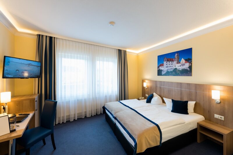 Doppelzimmer in Blautönen eingerichtet