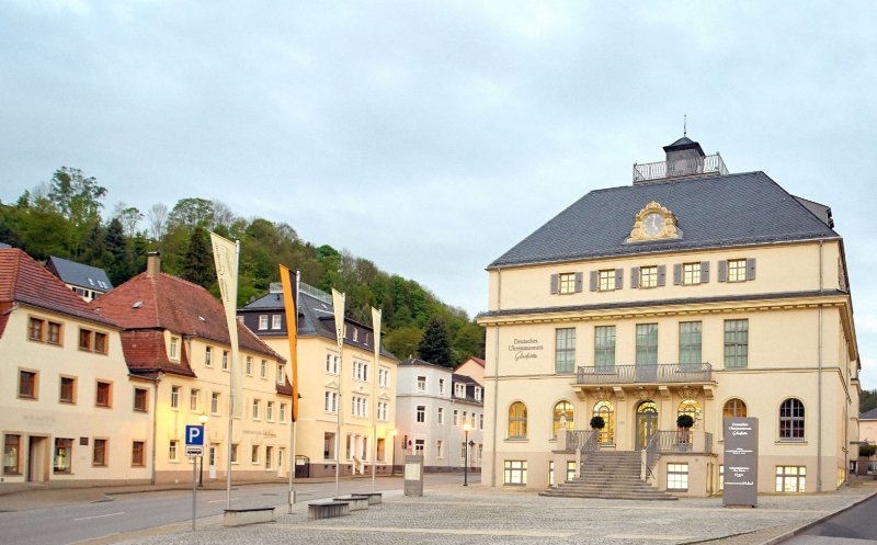 Front des Uhrenmuseums in Glashütte
