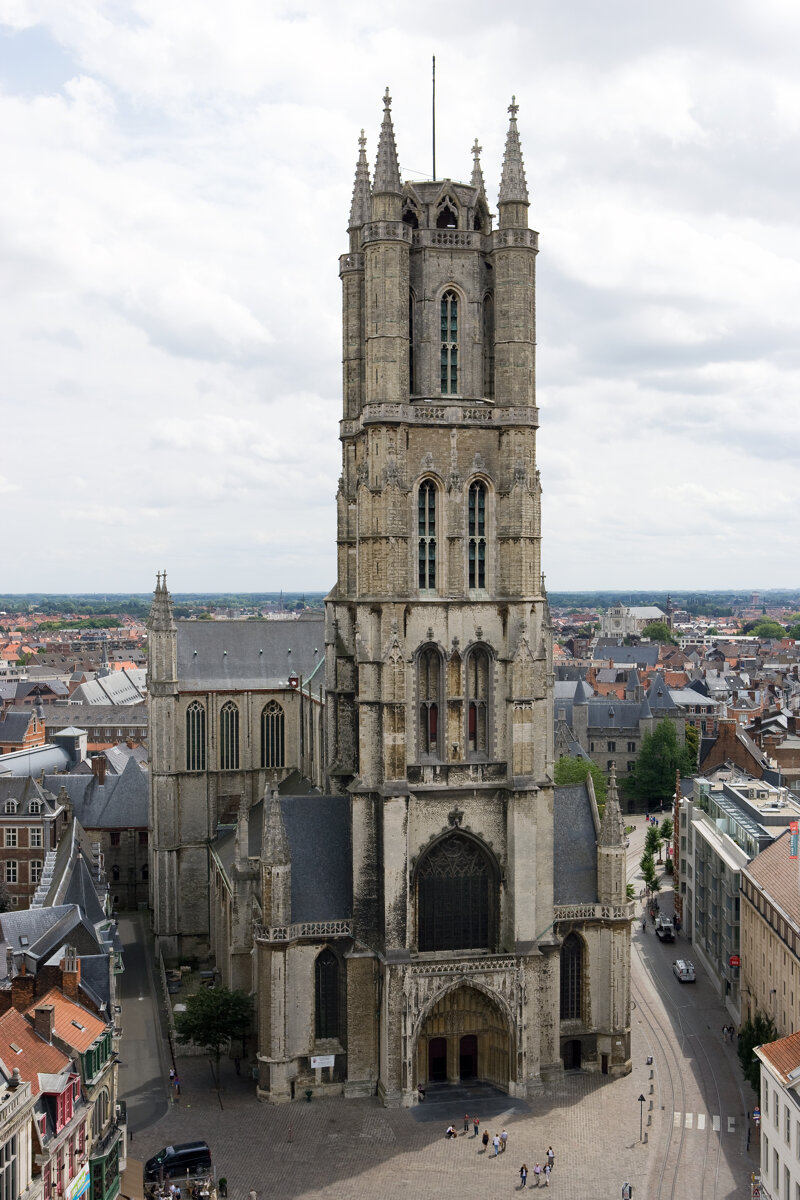 die beeindruckende St.-Bavo-Kathedrale in Gent, älteste Pfarrkirche der Stadt