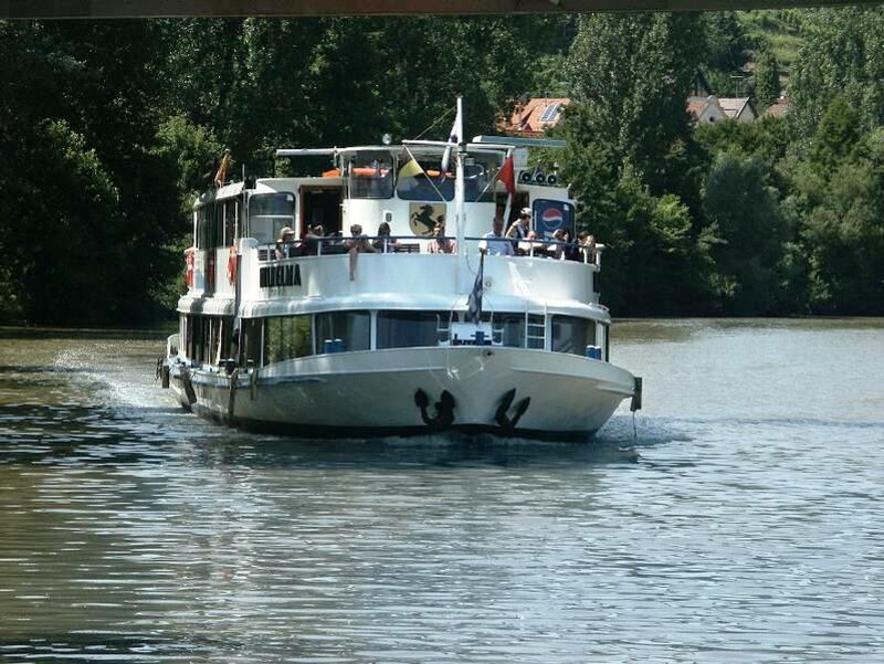 Schiff auf dem Neckar