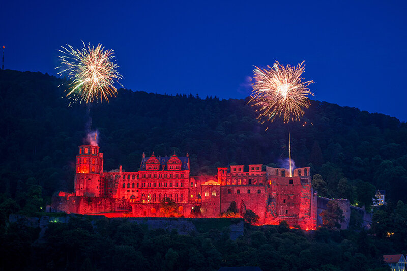 Heidelberger Schlossbeleuchtung mit bengalischem Feuer