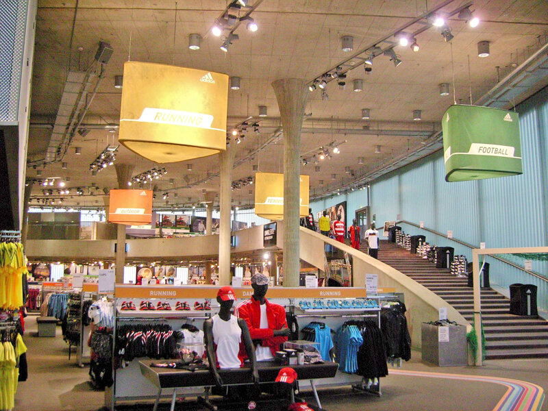 Innenarchitektur des Outlets