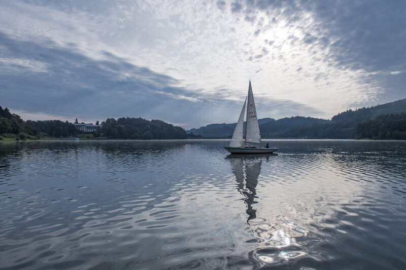 Segeln auf einem Sauerland-See – Wassersport im Biggesee-Gebiet