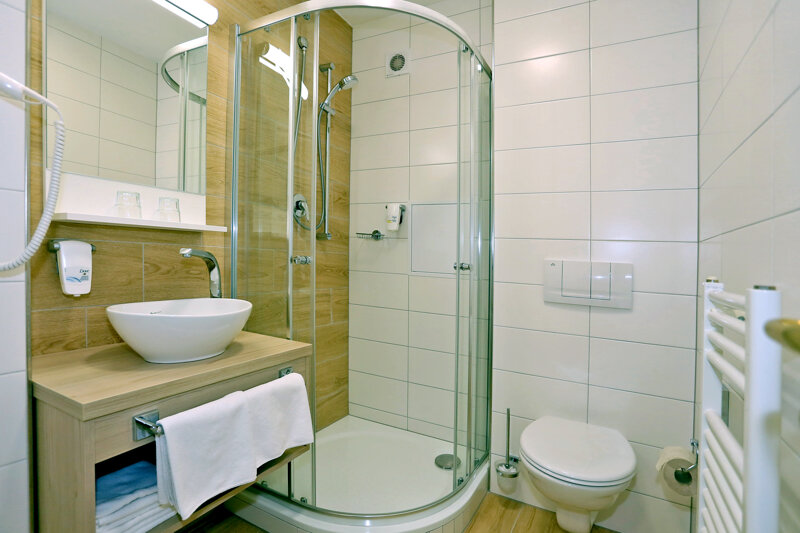 Badezimmer mit Dusche