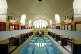 Jugendstilbad Herrenhalle Tag (klein)