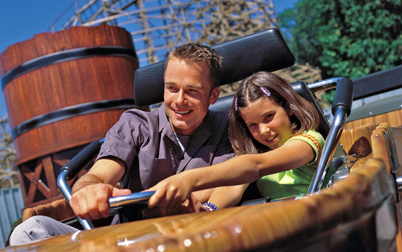 Vater und Tochter im Movie Park Germany