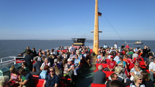 1038 Faehrueberfahrt von Norddeich nach Norde original ® www.ostfriesland.travel