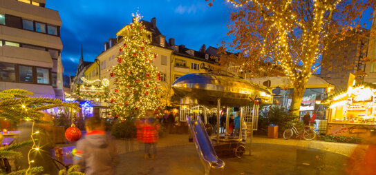Weihnachtsbaum mit Lichtern