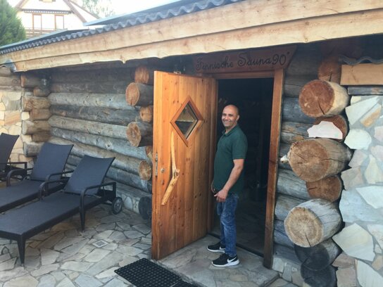 Blocksauna und Hotelinhaber Gurdashan Singh