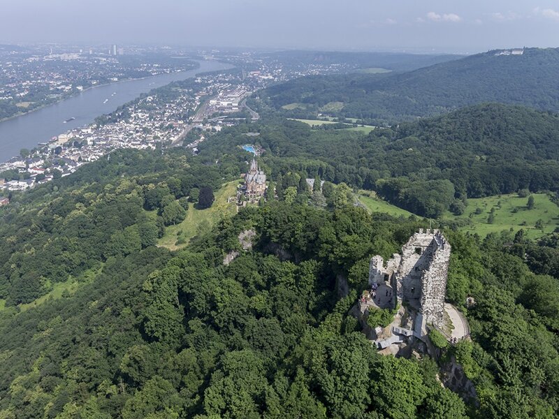 Ruine Schloss Drachenburg, Königswinter und der Rhein aus der Vogelperspektive