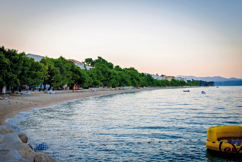 Kroatischer Strand an der Adria – kristallklares Wasser