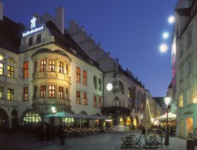 Nr. 1083 Hofbraeuhaus bei Nacht Foto B. Roemmelt
