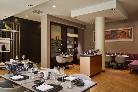 NH Collection Nurnberg City Restaurant dinner setup