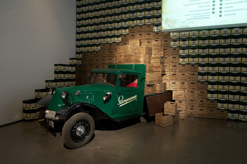 Oldtimer vor der Brauerei Staropramen Prag