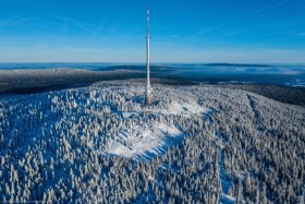 Blick-ueber-das-schneebedeckte-fichtelgebirge