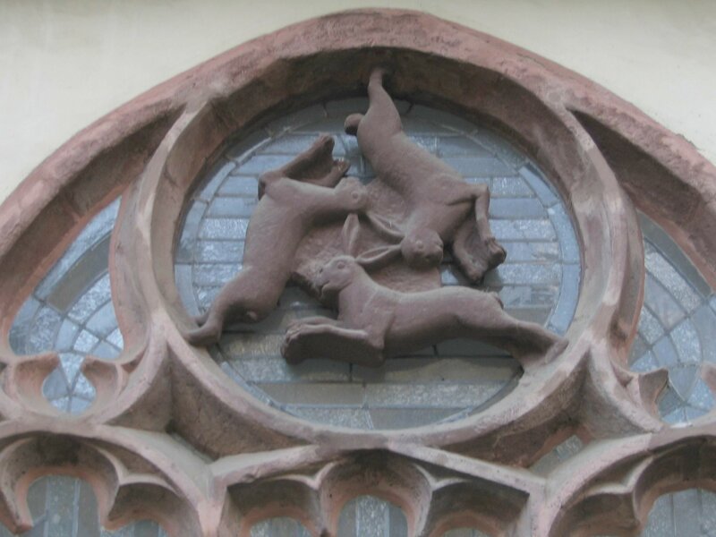 drei Hasen Detail am Fenster des Doms