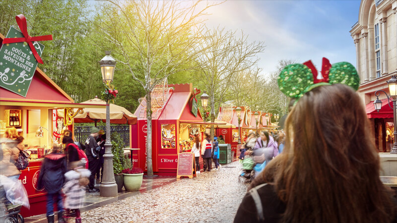 Person mit Mausohren vor bunten Buden