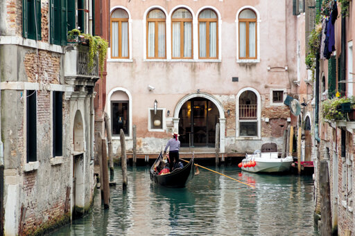 Hotel All'Angelo von Kanal-Seite mit privaten Bootssteg