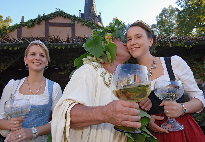Weinkönigin und Bacchus