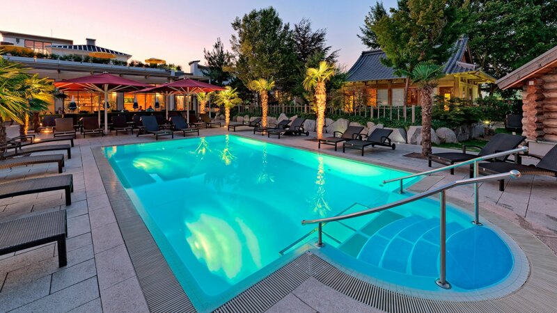 Außenbecken der Vita Classica Therme in Bad Krozingen