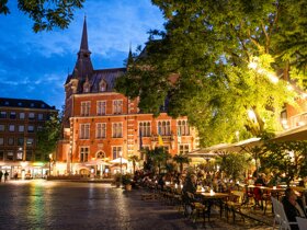 Altes Rathaus und Marktplatz Abendstimmung