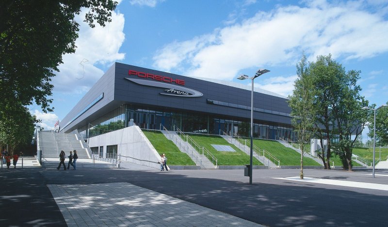 Porsche Arena von außen