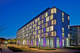 02InnsideDusseldorfDerendorf-GeneralNight