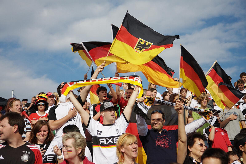 Deutschlandfahnen beim Public Viewing