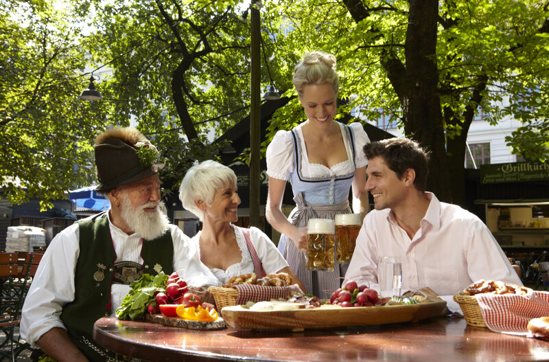Biergarten in München – bayerische Gastlichkeit direkt in der Natur