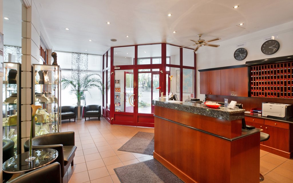 Azimut Hotel Nürnberg Rezeption