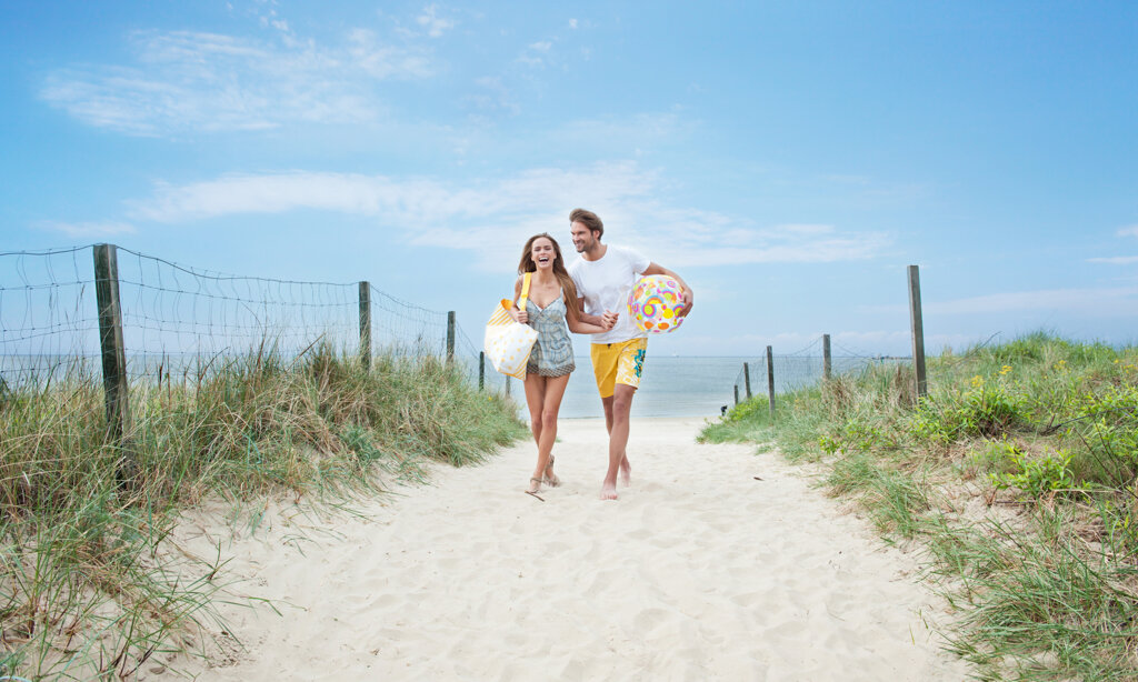 Pärchen am Strandaufgang in Swinemünde