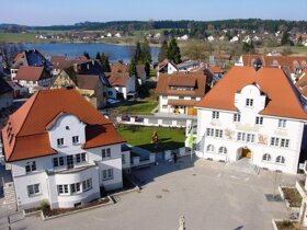 Rathaus mit Zellersee